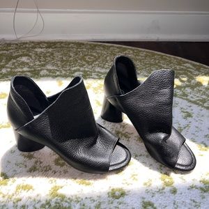 NEVER WORN Golo black leather slip on heels